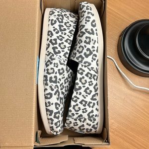 Womens Toms.